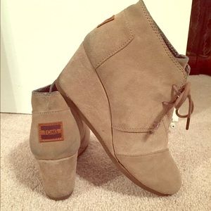TOMS Desert Wedge Bootie - Taupe
