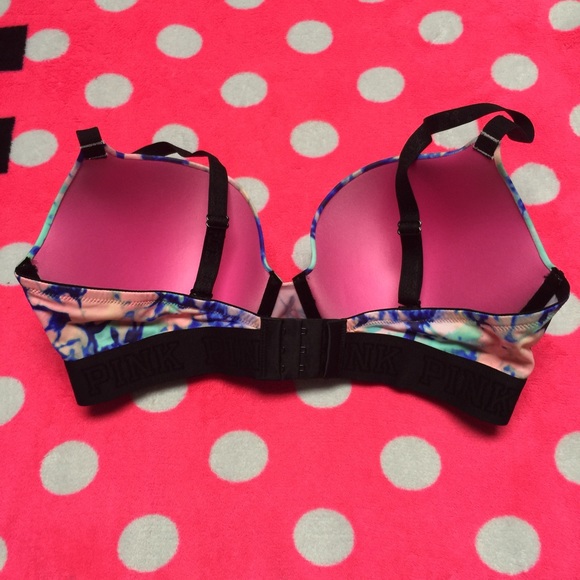 SOLD 🎀 VS PINK Push Up Bra - Picture 2 of 2