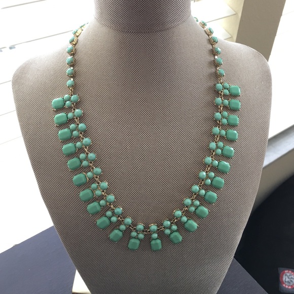 🌟NWOT Mint Green Statement Necklace