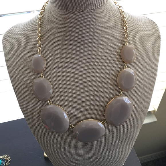 🌟NWOT Dusty Grey/Lavender Statement Necklace