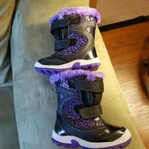 Snow boots