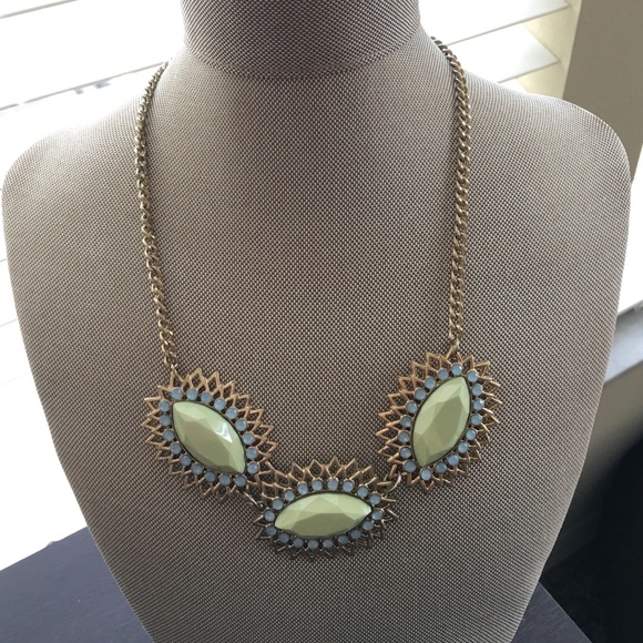 🌟NWOT Light Blue and Green Statement Necklace