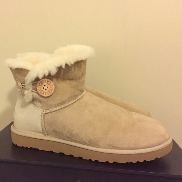 Bailey Button Mini Ugg boots