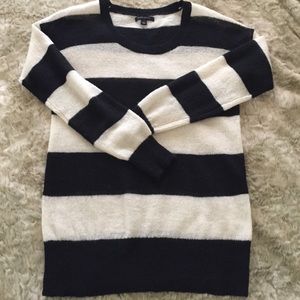 Banana Republic sweater size M