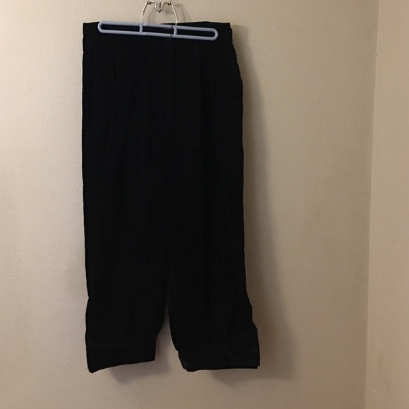 Black Capri pants