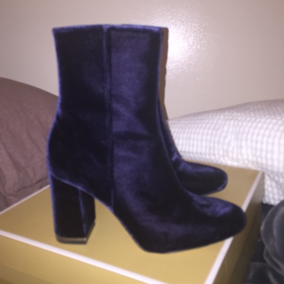 Michael Kors Blue Velvet Ursula Booties 7.5 - Picture 2 of 5