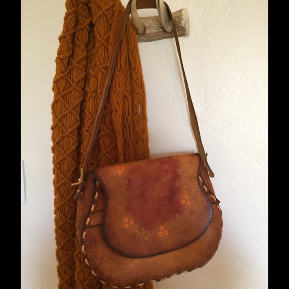 1970s embossed leather shoulder bag