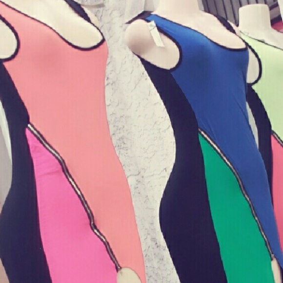 Dresses - Picture 1 of 3