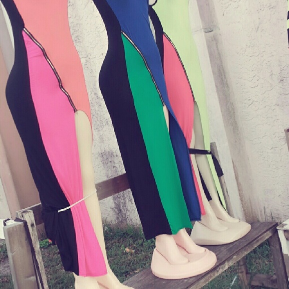 Dresses - Picture 2 of 3