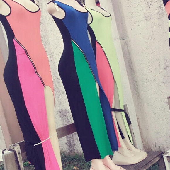 Dresses - Picture 3 of 3