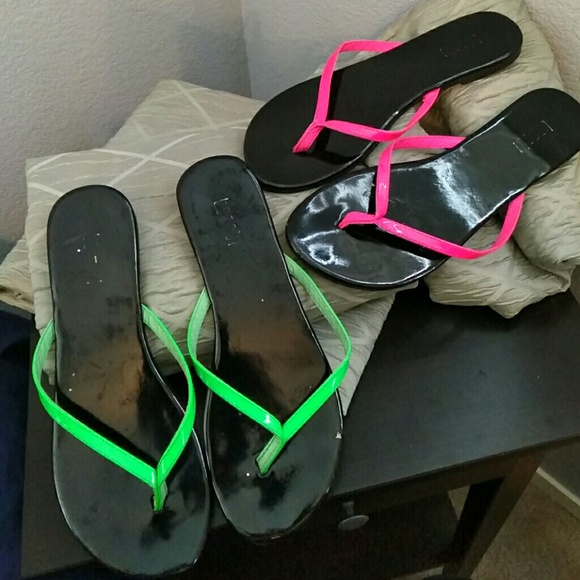 Women's flip flop shoes