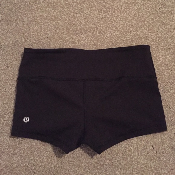 Lululemon Yoga Short - Picture 1 of 4