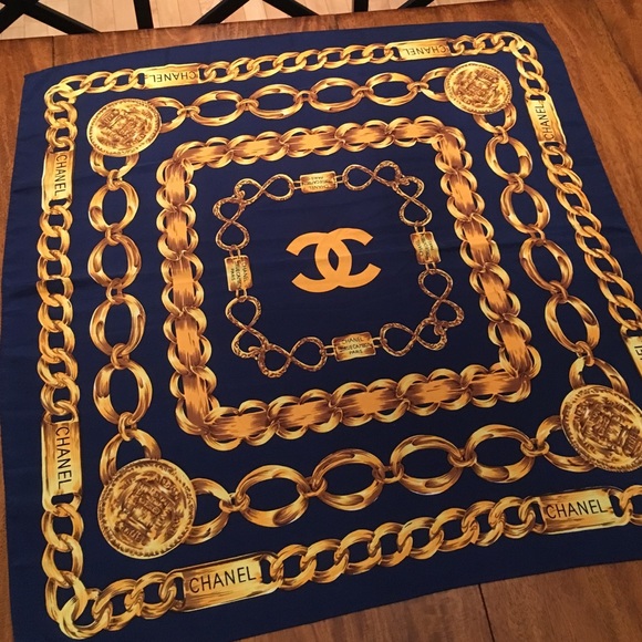 CHANELシャネル100% silk chain pattern scarf CHANELシャネル100% silk chain pattern scarf Chanel Vintage