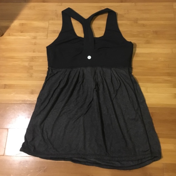 Woman's Size 8 Lulu Workout top with built in bra