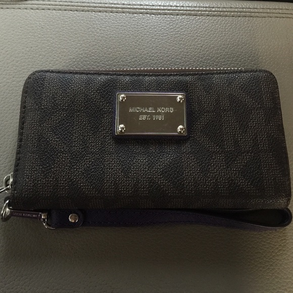 Michael Kors wristlet wallet