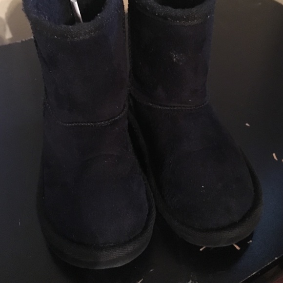 Black snow boots