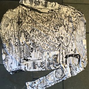 3/4 length black and white map shirt 🌍🌎💚