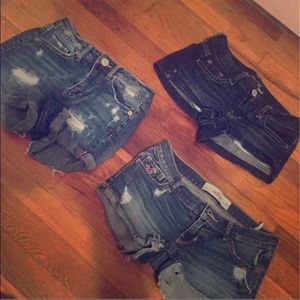 2 Pairs of jean shorts for 25$ or 10$ for 1