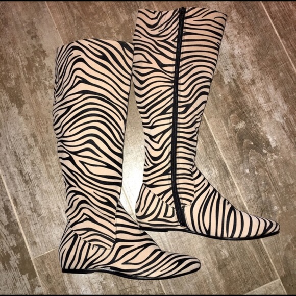 🦓Zebra Print Knee-High Flat Boots Size 6🦓 - Picture 4 of 4