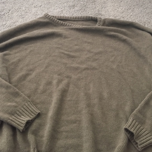 Soft olive green sweater - Picture 2 of 2