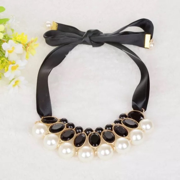 Jewelry - Ribbon Pearl Necklace