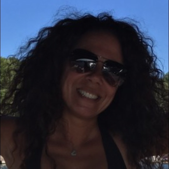 Meet your Posher, Elizabeth