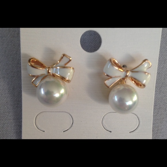 Jewelry - 🌺  Bow Pearl Stud Earrings