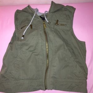 🌿olive green style vest with grey hood🌿