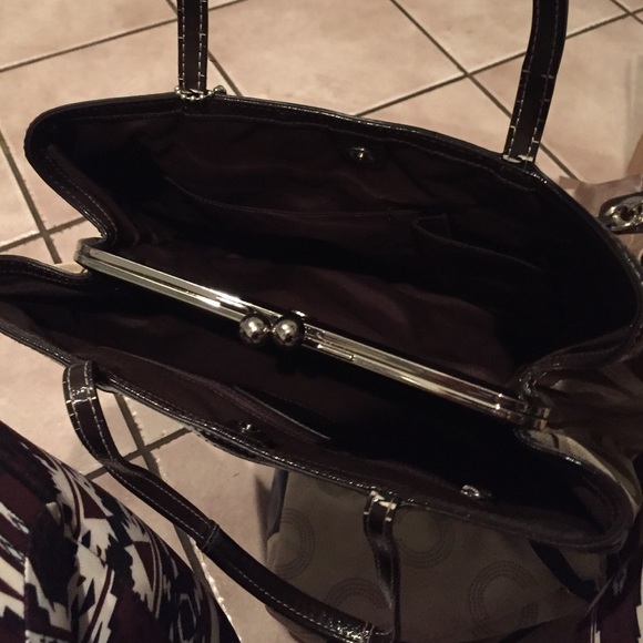 Coach bag with clasp in the middle - Picture 2 of 3