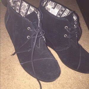 TOMS LACE UP BOOTIES