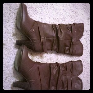 Brown heel boot