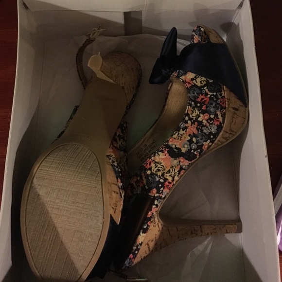 Heels - Picture 2 of 3