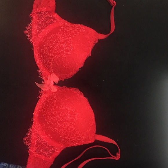 RED very sexy push-up bra VS