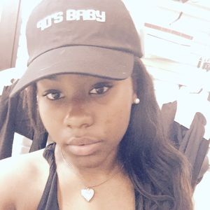 Meet your Posher, Leslie