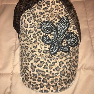 Buckle leopard hat