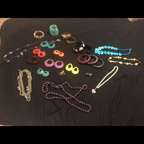 Jewelry- All 25 pieces for $20