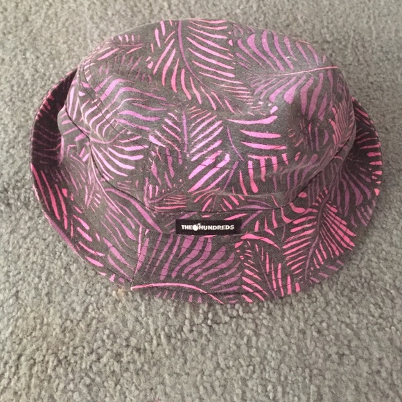The hundreds bucket hat