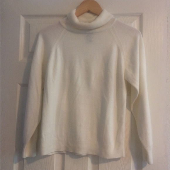 Vintage cream turtleneck