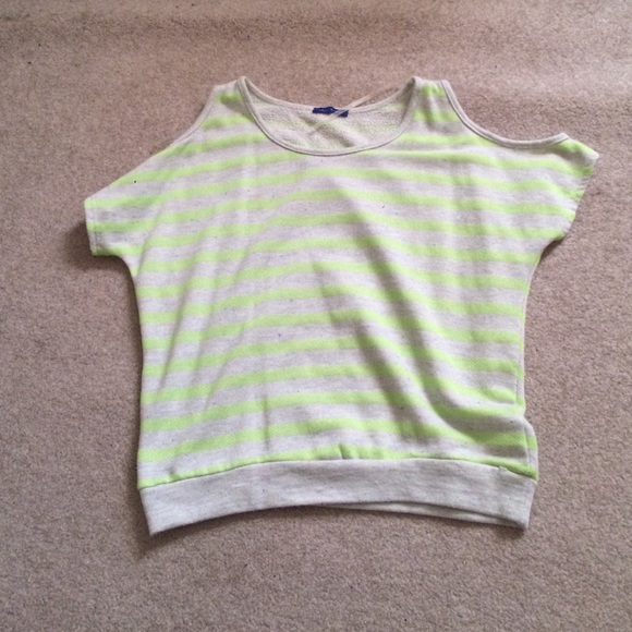 Shoulder-Less top with little sleeves