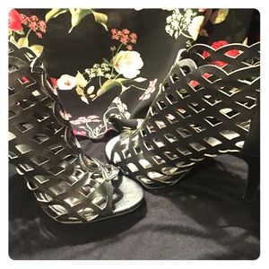 Beautiful strappy heels!