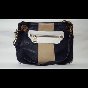 A Steve Madden purse .