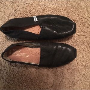 LIMITED EDITION leather and canvas TOMS