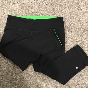 lululemon reversible winder under crops