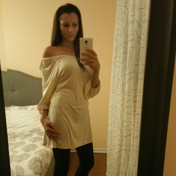 👠FINAL SALE👠Solid Cream off Shoulder Top NWOT - Picture 3 of 3