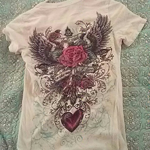 Cute tshirt! Gently worn! - Picture 2 of 2