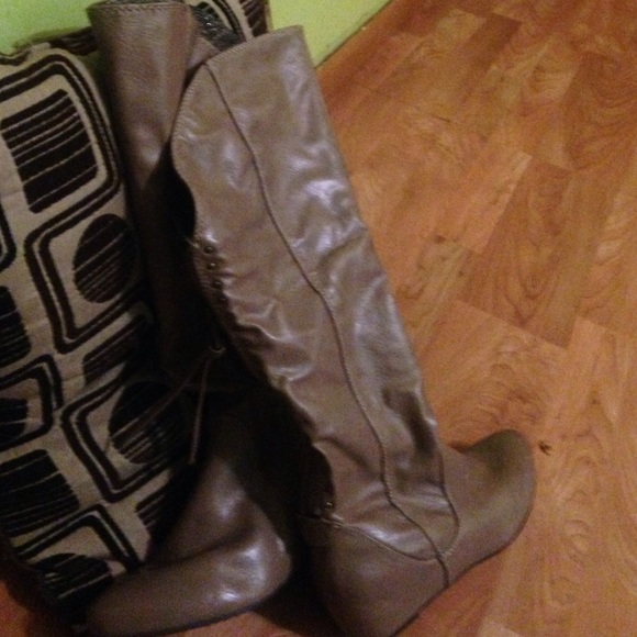 Call it spring boots, brand new, never worn!!