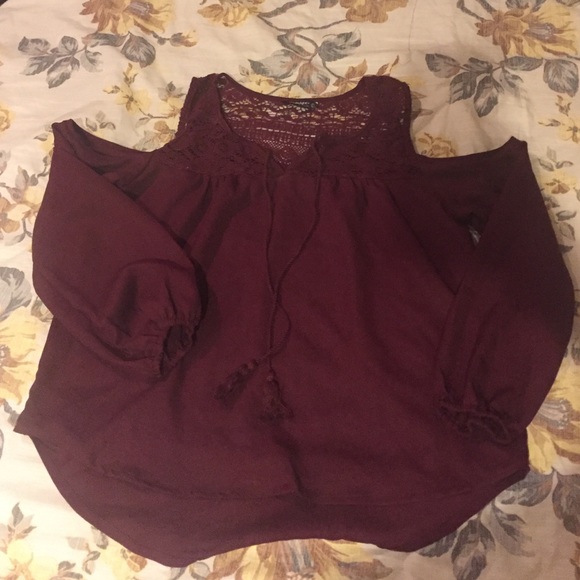 Sweetheart back- polyester chic shoulder reveal