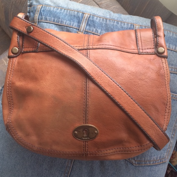 SOLD! FOSSIL Vintage Revival Buckle Flap Crossbody - Picture 3 of 6