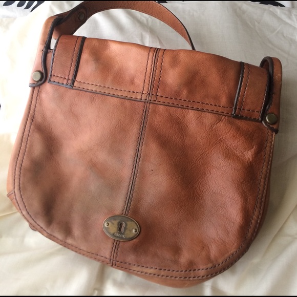 SOLD! FOSSIL Vintage Revival Buckle Flap Crossbody - Picture 6 of 6