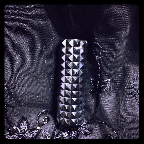 Kat von D studded kiss in coven